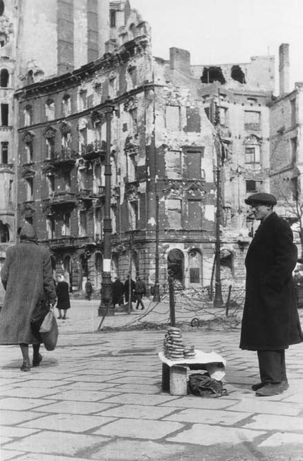 Иллюстрация к книге — Нюрнбергский набат. Репортаж из прошлого, обращение к будущему [i_204.jpg]