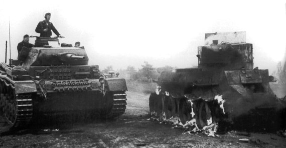 Иллюстрация к книге — Мы сгорали заживо. Смертники Великой Отечественной [i_004.jpg]