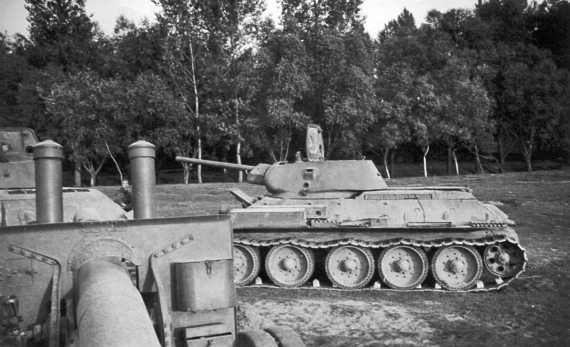 Иллюстрация к книге — Мы сгорали заживо. Смертники Великой Отечественной [i_032.jpg]