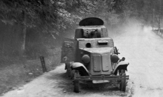 Иллюстрация к книге — Мы сгорали заживо. Смертники Великой Отечественной [i_033.jpg]