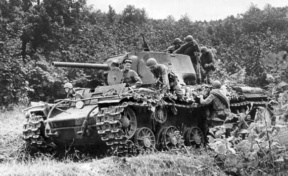 Иллюстрация к книге — Мы сгорали заживо. Смертники Великой Отечественной [i_040.jpg]