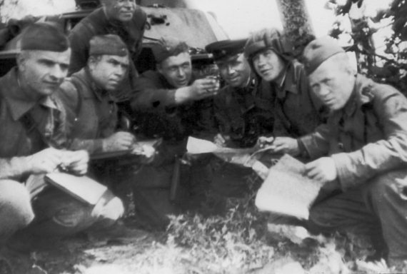 Иллюстрация к книге — Мы сгорали заживо. Смертники Великой Отечественной [i_047.jpg]