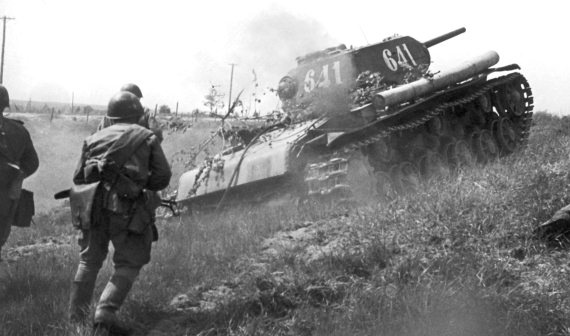 Иллюстрация к книге — Мы сгорали заживо. Смертники Великой Отечественной [i_088.jpg]