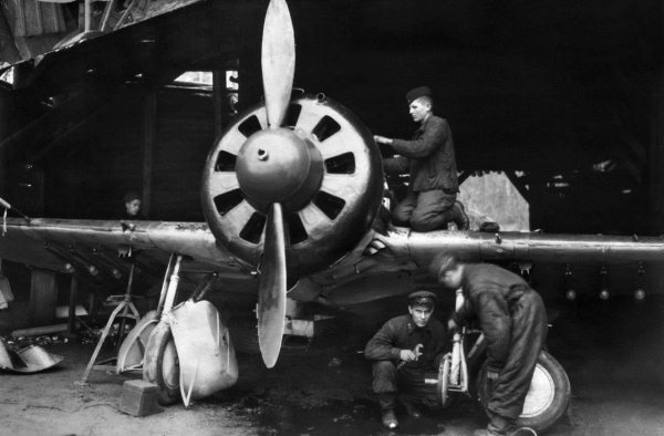 Иллюстрация к книге — Мы сгорали заживо. Смертники Великой Отечественной [i_194.jpg]