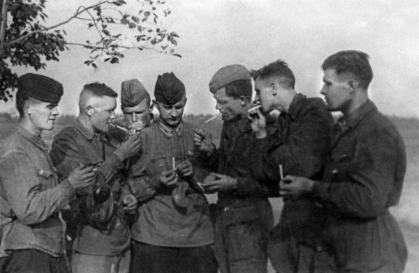 Иллюстрация к книге — Мы сгорали заживо. Смертники Великой Отечественной [i_233.jpg]