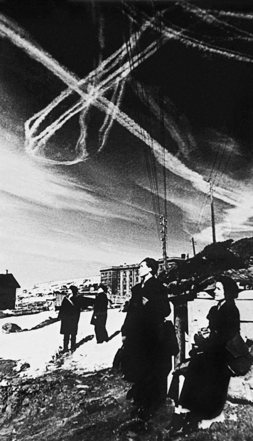 Иллюстрация к книге — Мы сгорали заживо. Смертники Великой Отечественной [i_280.jpg]