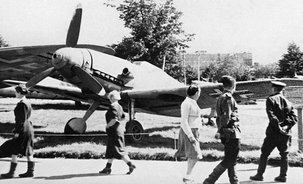 Иллюстрация к книге — Мы сгорали заживо. Смертники Великой Отечественной [i_287.jpg]