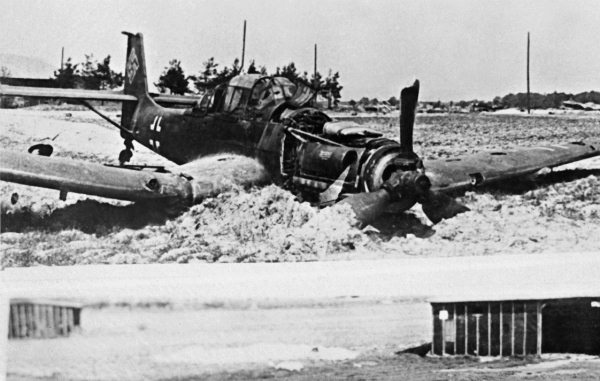 Иллюстрация к книге — Мы сгорали заживо. Смертники Великой Отечественной [i_297.jpg]