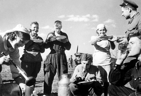 Иллюстрация к книге — Мы сгорали заживо. Смертники Великой Отечественной [i_300.jpg]