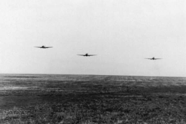 Иллюстрация к книге — Мы сгорали заживо. Смертники Великой Отечественной [i_344.jpg]