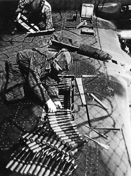 Иллюстрация к книге — Мы сгорали заживо. Смертники Великой Отечественной [i_355.jpg]