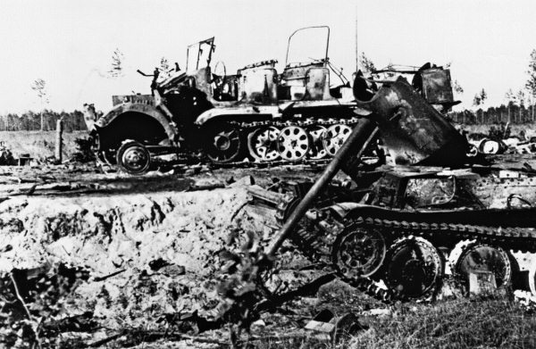 Иллюстрация к книге — Мы сгорали заживо. Смертники Великой Отечественной [i_372.jpg]