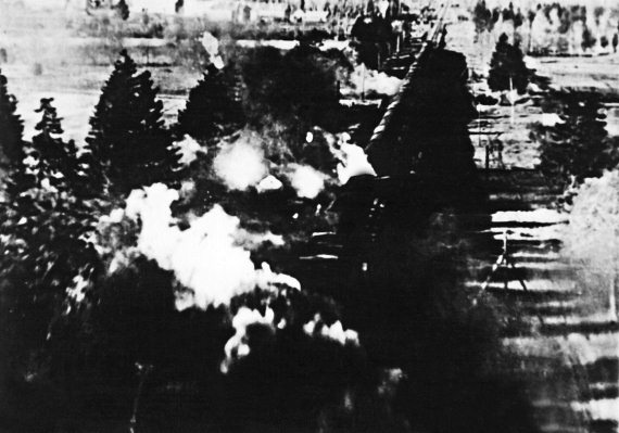 Иллюстрация к книге — Мы сгорали заживо. Смертники Великой Отечественной [i_378.jpg]