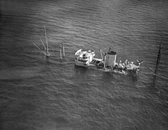 Иллюстрация к книге — Мы сгорали заживо. Смертники Великой Отечественной [i_381.jpg]