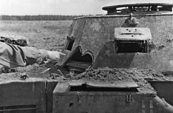 Иллюстрация к книге — Мы сгорали заживо. Смертники Великой Отечественной [i_410.jpg]