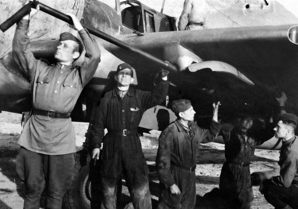 Иллюстрация к книге — Мы сгорали заживо. Смертники Великой Отечественной [i_417.jpg]