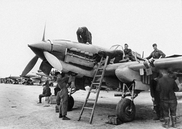 Иллюстрация к книге — Мы сгорали заживо. Смертники Великой Отечественной [i_434.jpg]