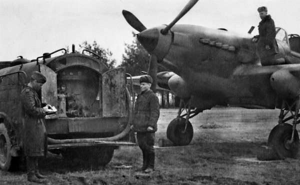 Иллюстрация к книге — Мы сгорали заживо. Смертники Великой Отечественной [i_440.jpg]