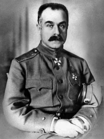 Иллюстрация к книге — Три цвета знамени. Генералы и комиссары. 1914-1921 [_01.jpg]