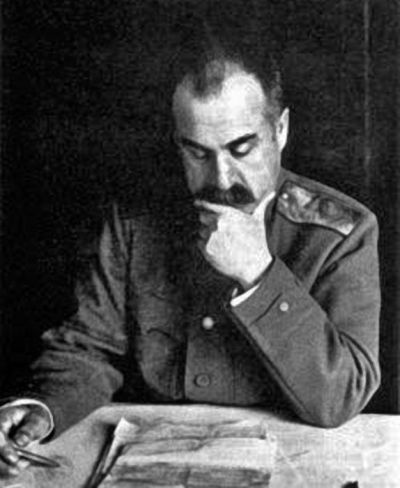 Иллюстрация к книге — Три цвета знамени. Генералы и комиссары. 1914-1921 [_03.jpg]