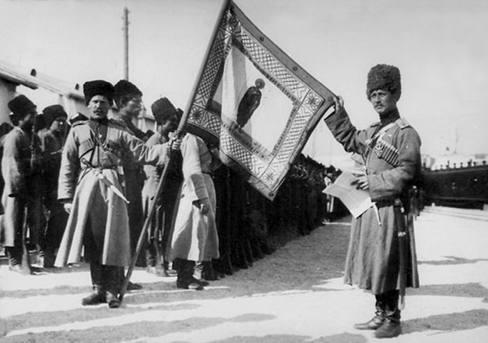 Иллюстрация к книге — Три цвета знамени. Генералы и комиссары. 1914-1921 [_26.jpg]