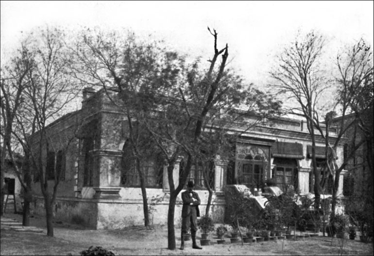 Иллюстрация к книге — 1900. Русские штурмуют Пекин [i_013.jpg]