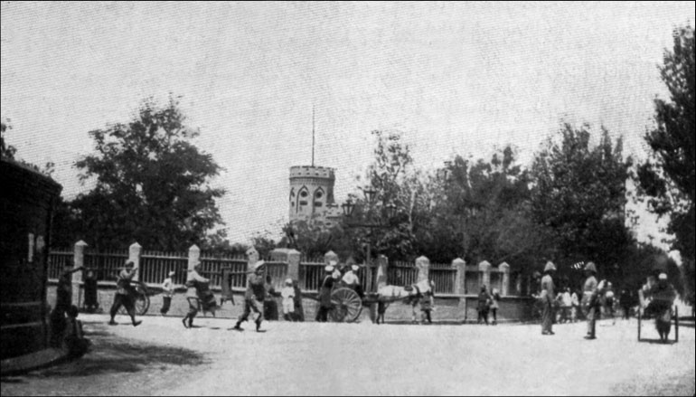 Иллюстрация к книге — 1900. Русские штурмуют Пекин [i_015.jpg]