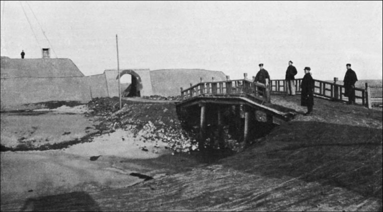 Иллюстрация к книге — 1900. Русские штурмуют Пекин [i_045.jpg]