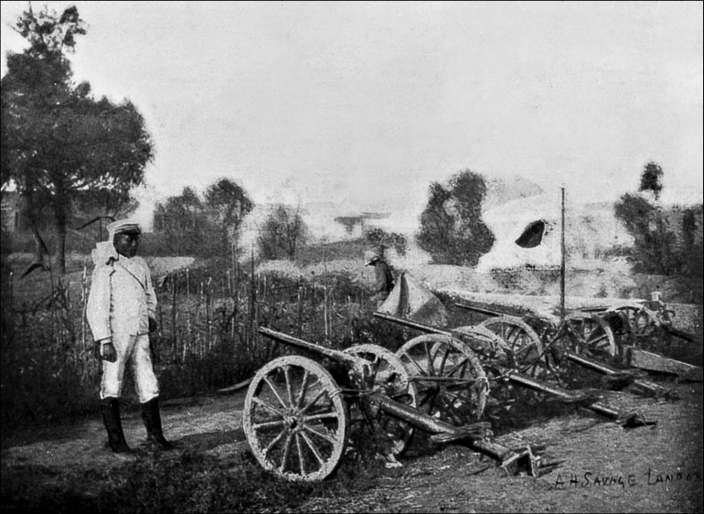 Иллюстрация к книге — 1900. Русские штурмуют Пекин [i_121.jpg]