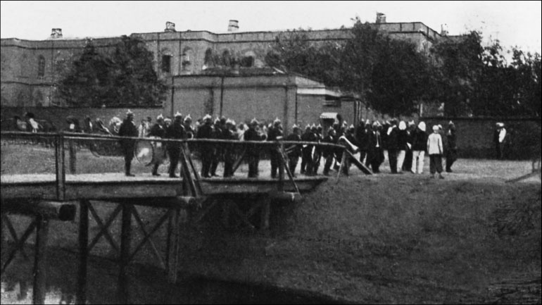 Иллюстрация к книге — 1900. Русские штурмуют Пекин [i_180.jpg]