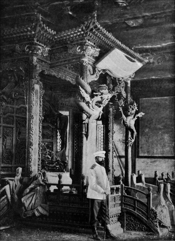 Иллюстрация к книге — 1900. Русские штурмуют Пекин [i_214.jpg]