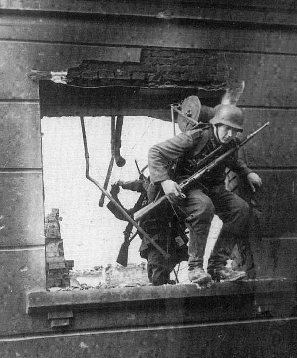 Иллюстрация к книге — Сталинградское побоище. «За Волгой для нас земли нет!» [i_143.jpg]