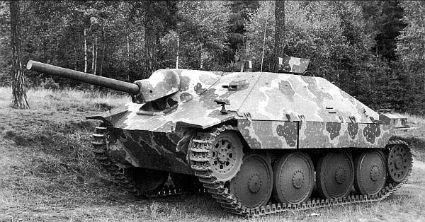 Иллюстрация к книге — «ЯгдТИГР» и другие истребители танков [_124.jpg]