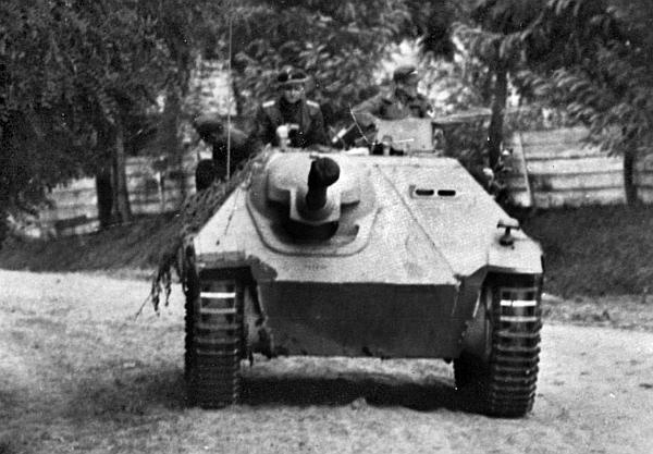 Иллюстрация к книге — «ЯгдТИГР» и другие истребители танков [_131.jpg]