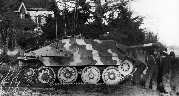 Иллюстрация к книге — «ЯгдТИГР» и другие истребители танков [_132.jpg]