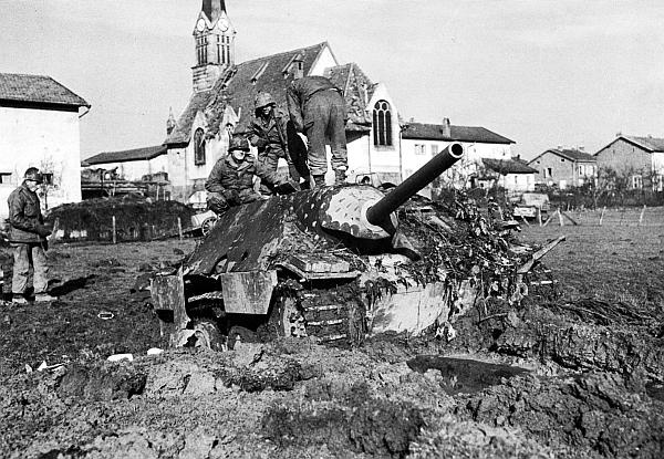 Иллюстрация к книге — «ЯгдТИГР» и другие истребители танков [_134.jpg]