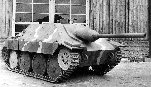 Иллюстрация к книге — «ЯгдТИГР» и другие истребители танков [_138.jpg]