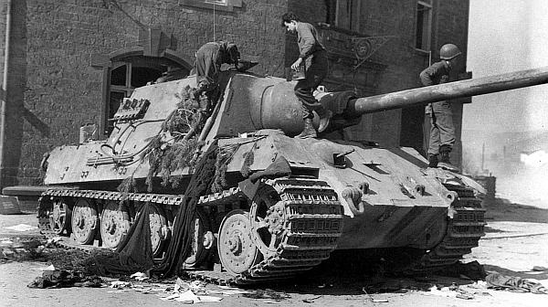 Иллюстрация к книге — «ЯгдТИГР» и другие истребители танков [_35.jpg]