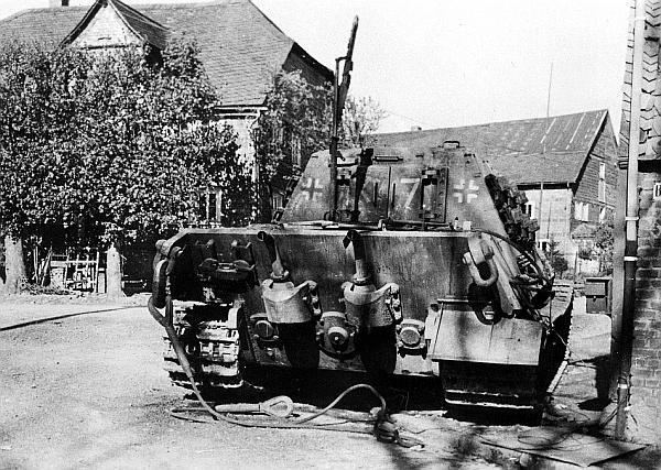 Иллюстрация к книге — «ЯгдТИГР» и другие истребители танков [_44.jpg]