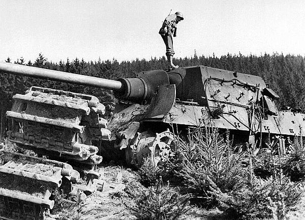 Иллюстрация к книге — «ЯгдТИГР» и другие истребители танков [_48.jpg]