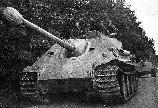 Иллюстрация к книге — «ЯгдТИГР» и другие истребители танков [_77.jpg]