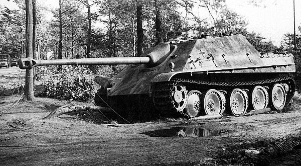 Иллюстрация к книге — «ЯгдТИГР» и другие истребители танков [_80.jpg]