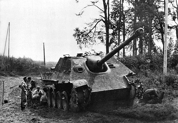 Иллюстрация к книге — «ЯгдТИГР» и другие истребители танков [_82.jpg]