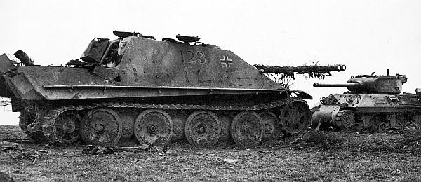 Иллюстрация к книге — «ЯгдТИГР» и другие истребители танков [_84.jpg]