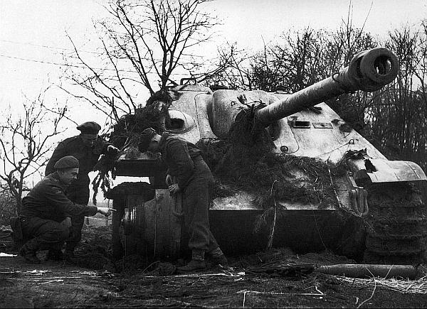 Иллюстрация к книге — «ЯгдТИГР» и другие истребители танков [_85.jpg]