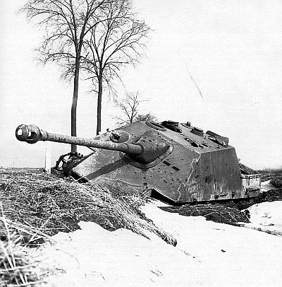 Иллюстрация к книге — «ЯгдТИГР» и другие истребители танков [_88.jpg]