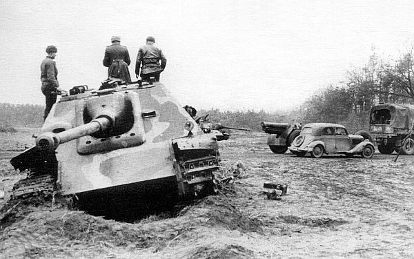 Иллюстрация к книге — «ЯгдТИГР» и другие истребители танков [_90.jpg]