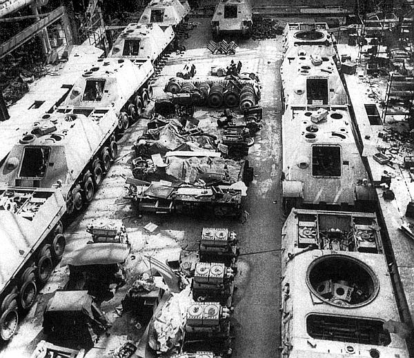 Иллюстрация к книге — «ЯгдТИГР» и другие истребители танков [_92.jpg]