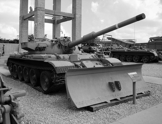 Иллюстрация к книге — Израильские танки в бою [i_030.jpg]