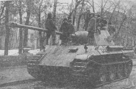 Иллюстрация к книге — Немецкие танки в бою [i_146.jpg]